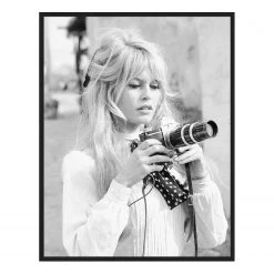 Any Image Tableau déco Brigitte with her camera - Hêtre massif / Plexiglas - 73 x 93 cm